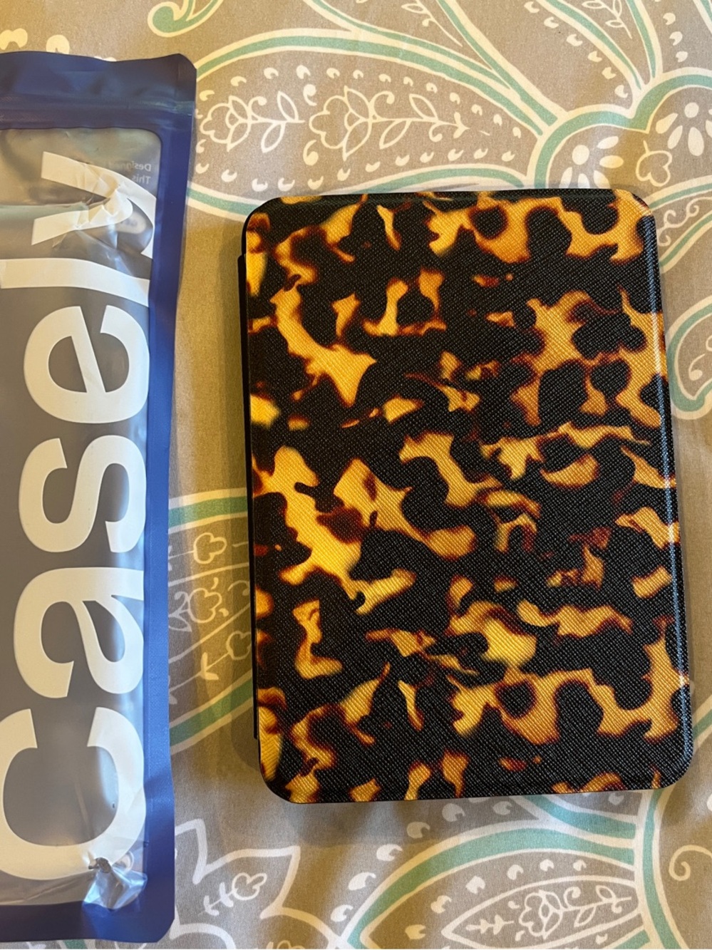 Casely “Shell Shocked” Tortoiseshell print Kindle 6” case